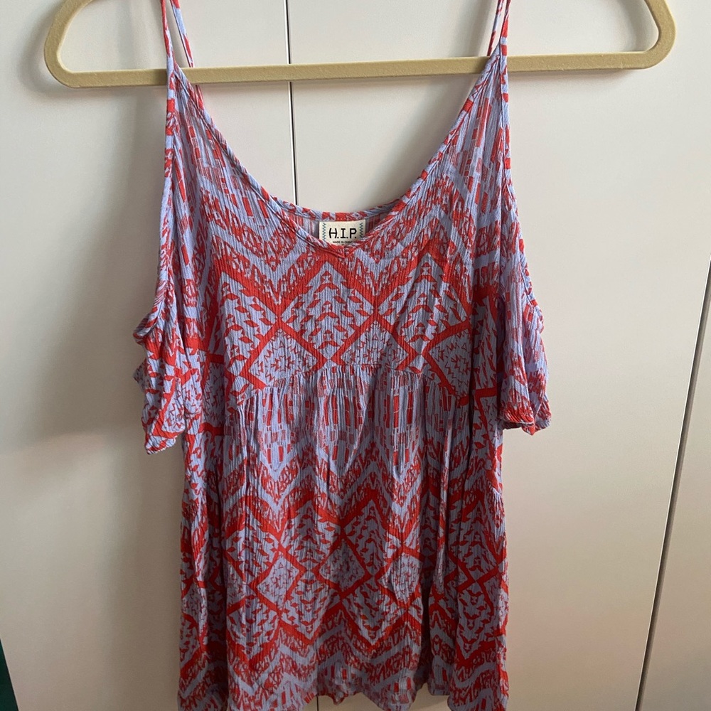 HIP cut out shoulder top